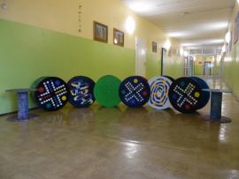 Spieltische aus Kabelrollen